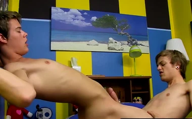 Sweetheart Alex Jordan Bounces On His Lover's Thick And Bare Twink Dick