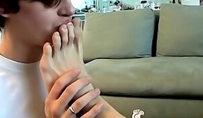 Cute twink kisses jocks toes and gets stuffed by him too