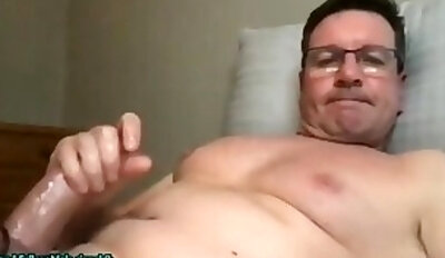 fit dadddy in glasses masturbates on webcam
