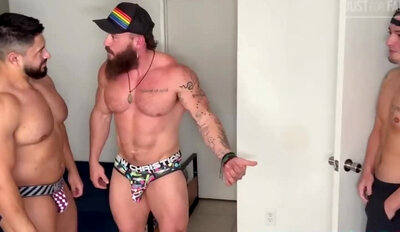 Two Bodybuilders Tag Team Roommate – Scott Holliday, MT & MM
